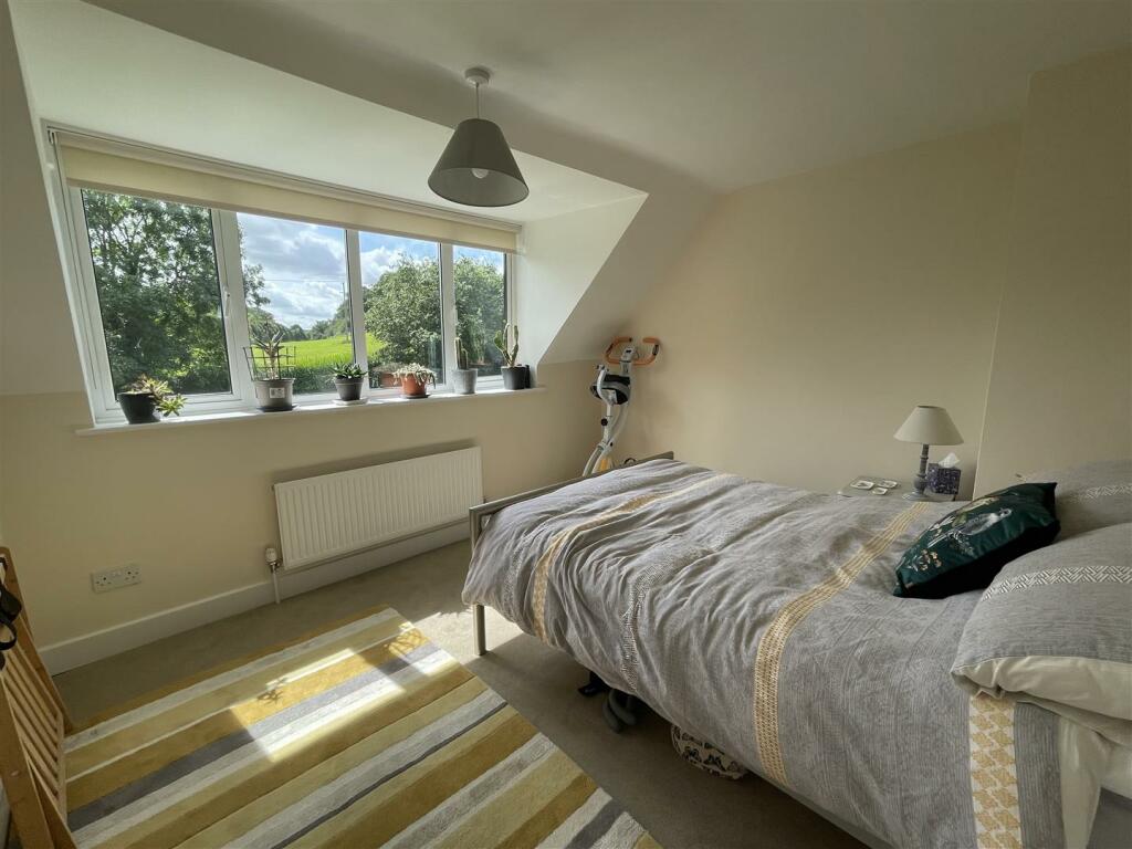 bed 2.jpg