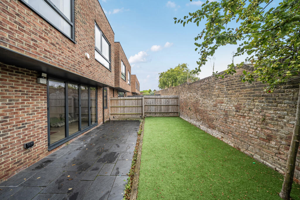 1347818-8-68b706a...