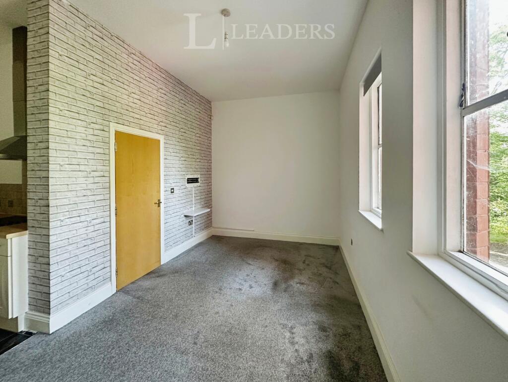 Living Area (3)