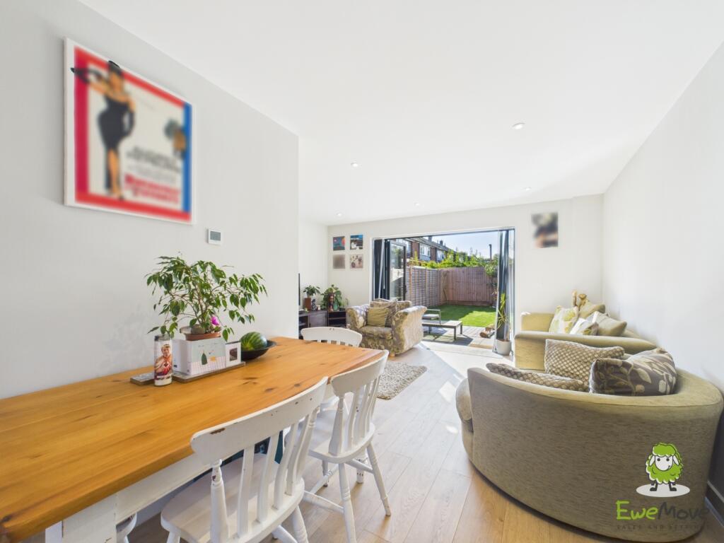 EweMove Basingstoke Estate Agents - Wells Court - 