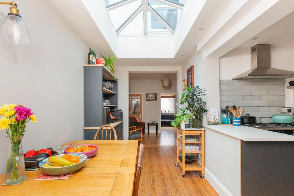 2K2WSSE - Kitchen Diner E.jpg