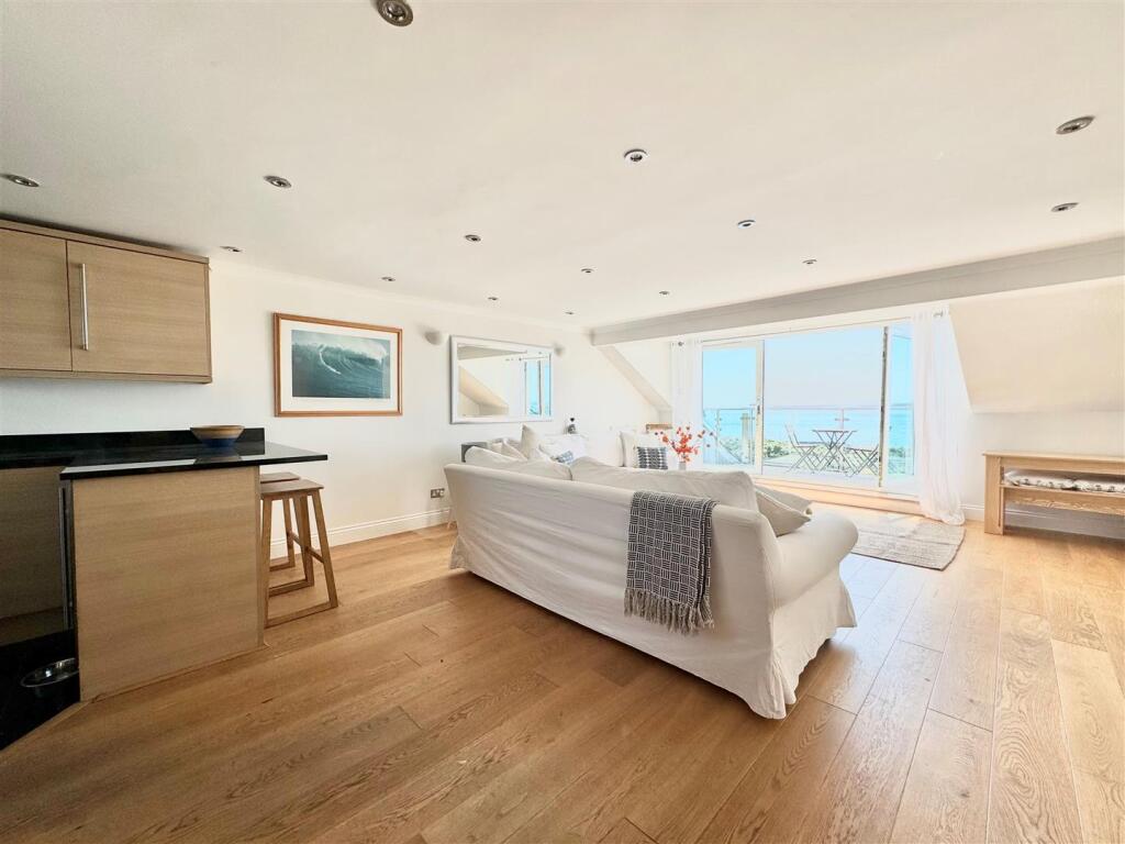 seaview apartment - lounge 3.jpg