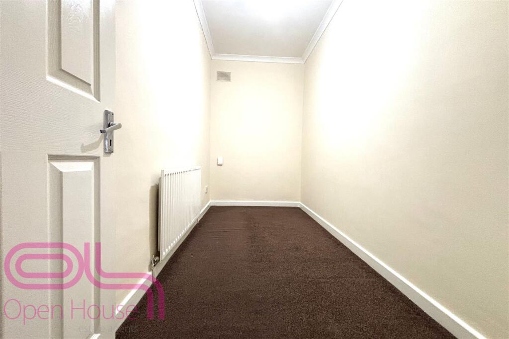 Hanworth Road Bedroom 4.jpg