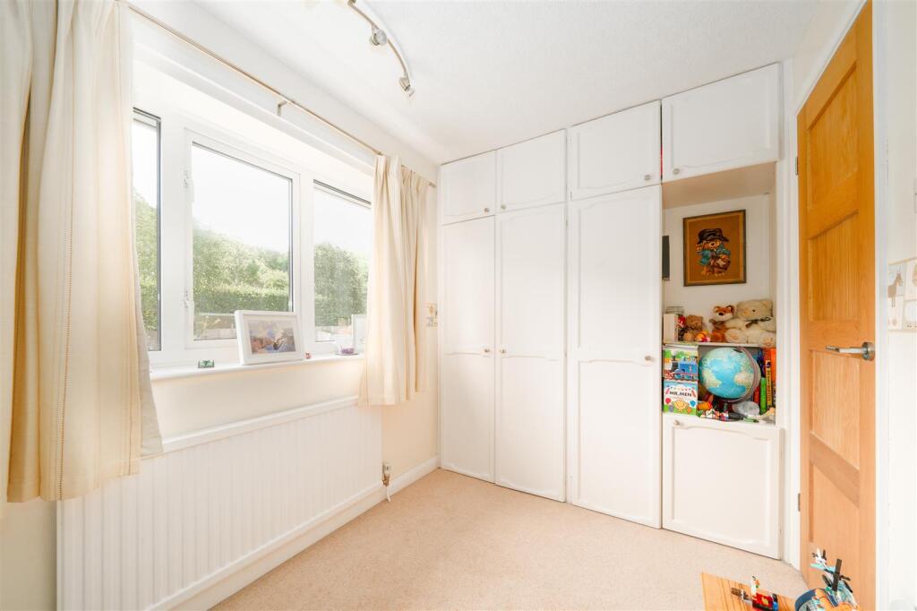 Bedroom1-3.jpg