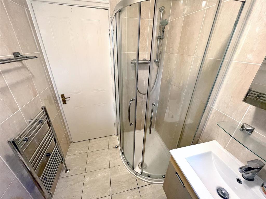 En Suite Shower Room Aspect 2.jpg