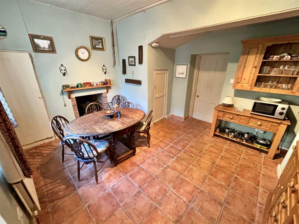 Open Plan Kitchen and Dining Room