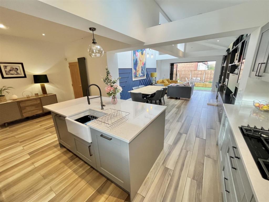 Breakfast Kitchen Aspect 4.jpg