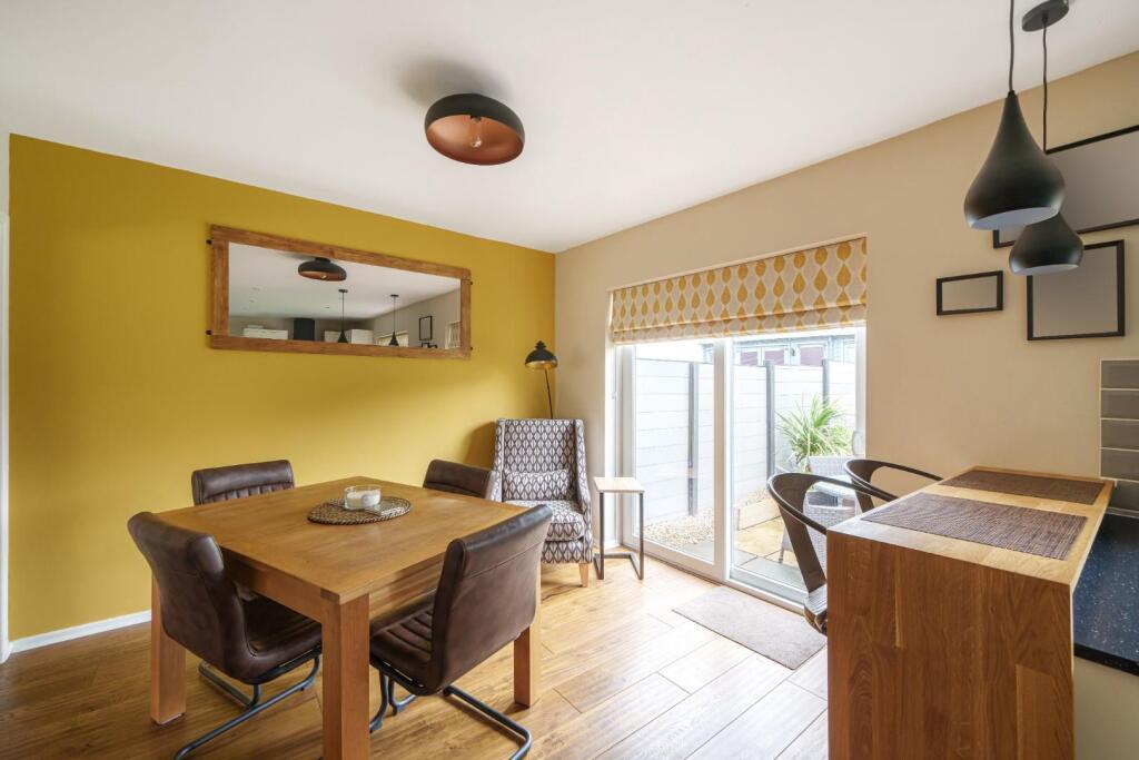 Kitchen/ Dining Room