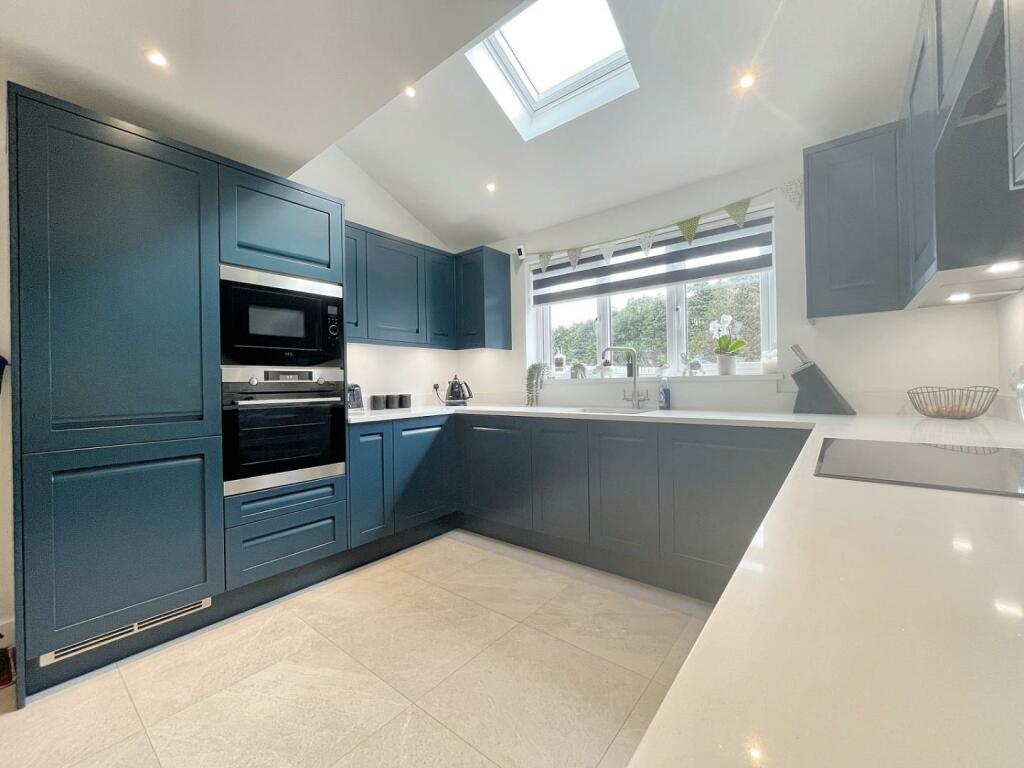 Kitchen 2.jpg