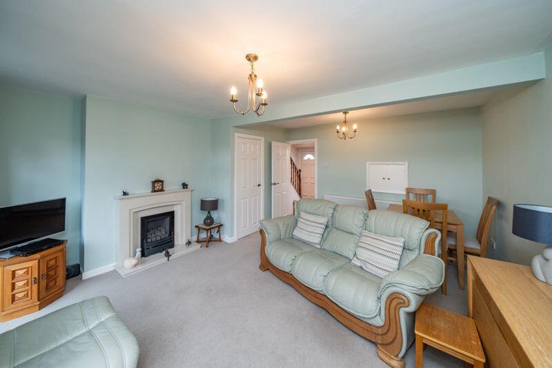 LOUNGE/DINING ROOM