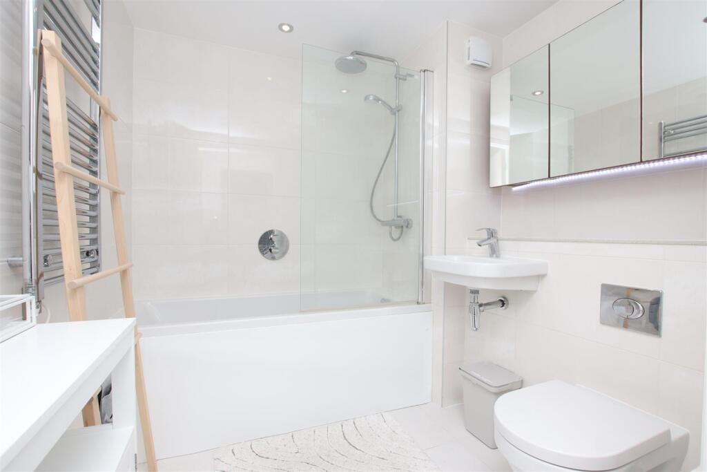 Bathroom.JPG