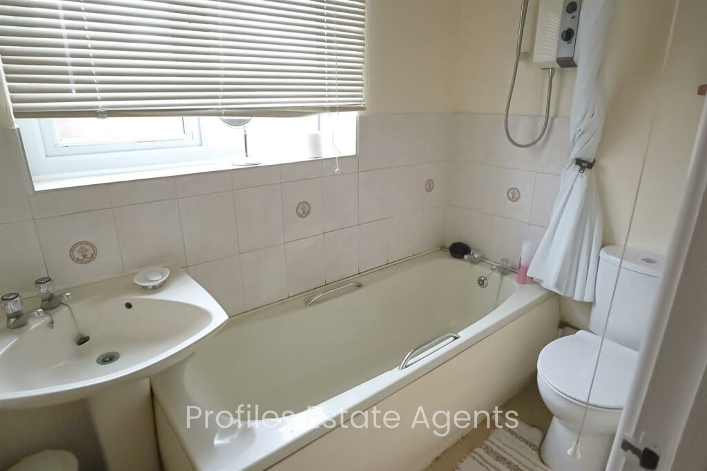 Bathroom (side).