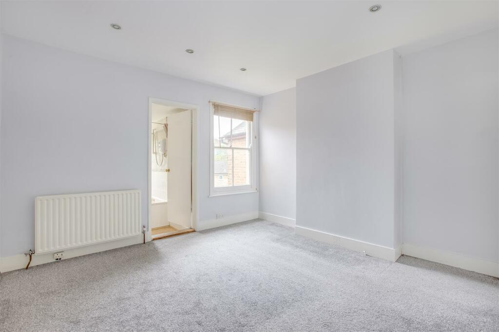87 Totteridge Avenue, HP13 6XG-3.jpg