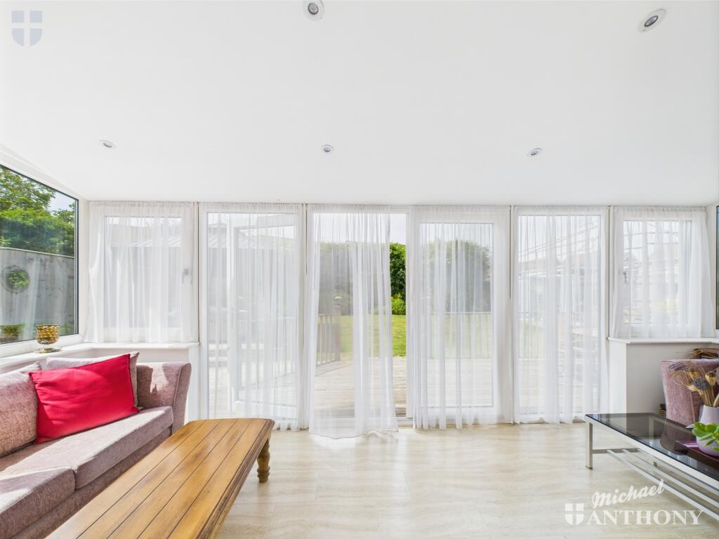 CAM03218G0-PR0656-STILL017