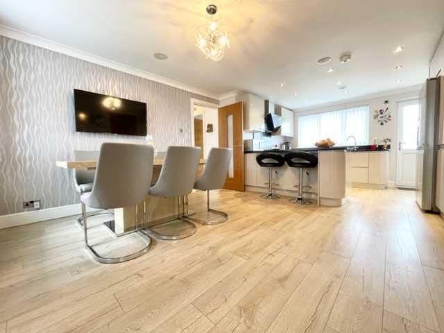 Dining kitchen