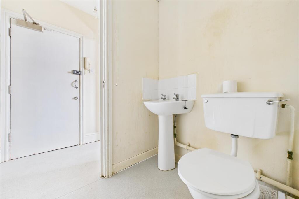 Flat 3, 38, Rivers Street Walcott, Bath, BA1 2QA |