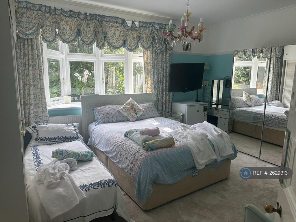 1st Floor Bridal En Suite Bedrom
