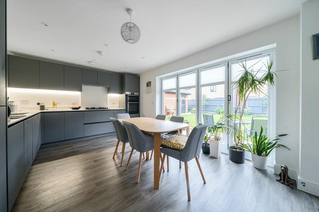 Kitchen/Dining Room (1)