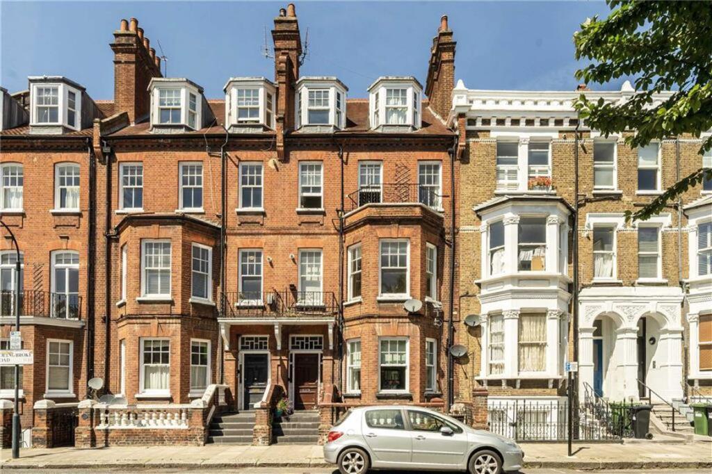 Bolingbroke Road, Brook Green