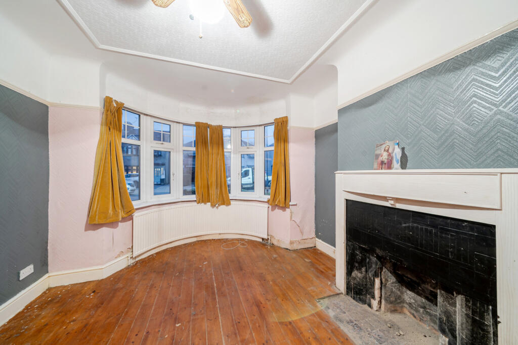 1376686-8-690cd83...