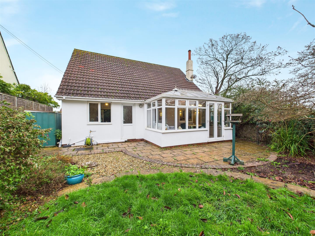 18 - 4 bedroom chalet bungalow.png