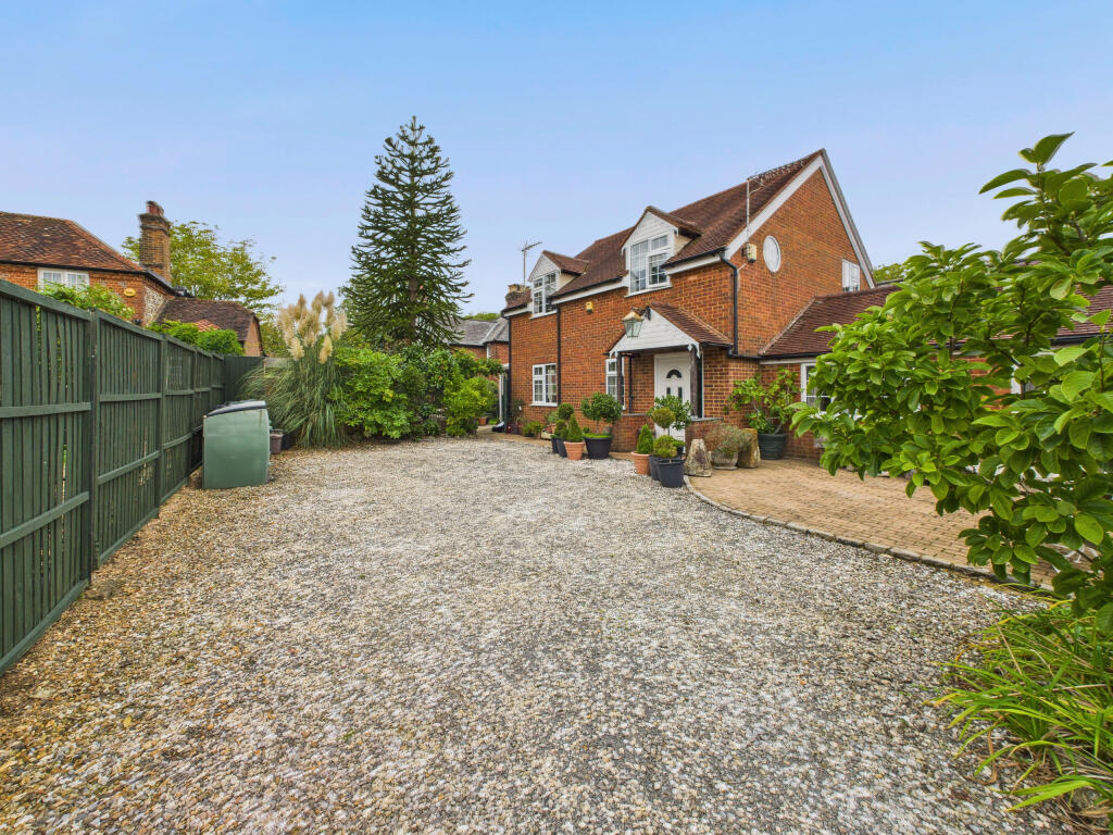 CAM02909G0-PR0488-STILL029