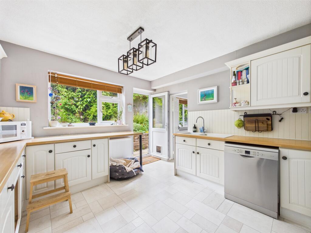 CAM01354G0-PR0516-STILL004