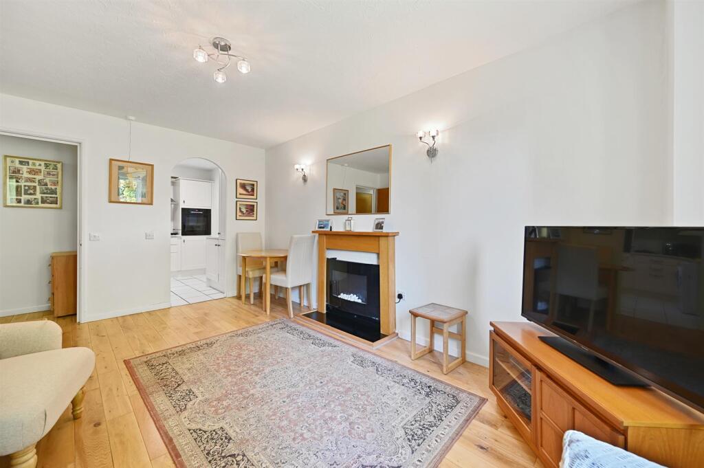 RCREE - 3 bampton court - ReceptionA.jpg