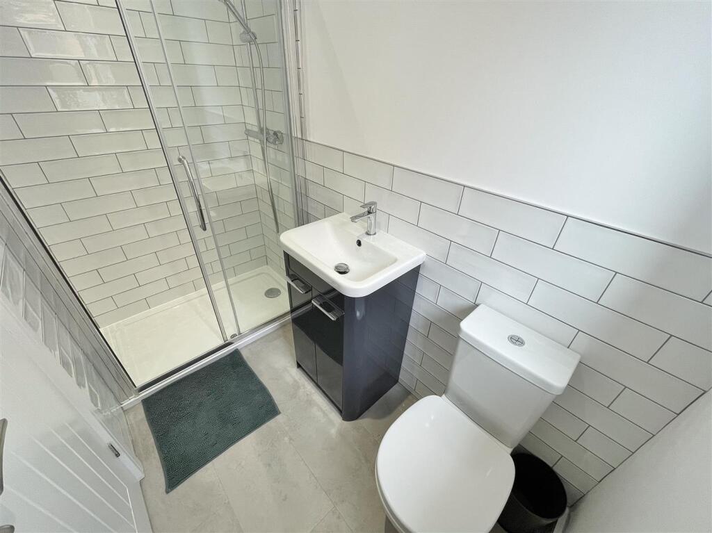 Master Bedroom En-Suite