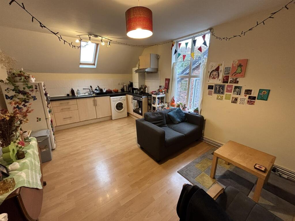 Lounge Kitchen