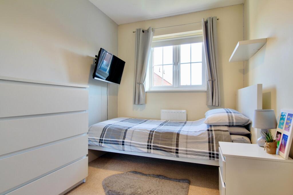 Bedroom 3 - Large Single