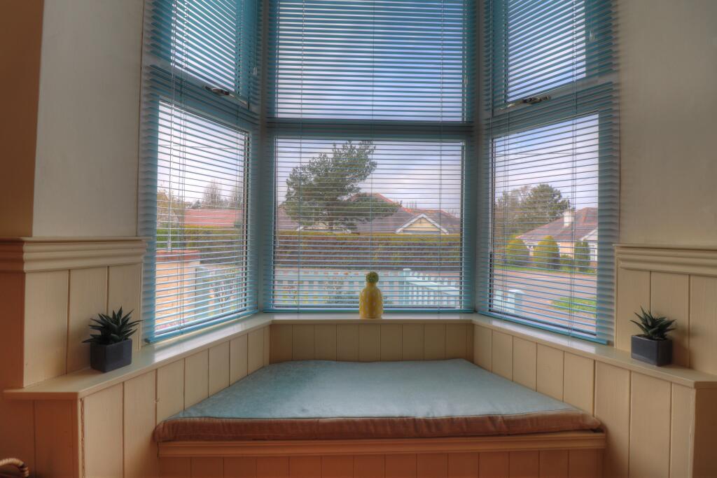 bay window to breakfast kitchen