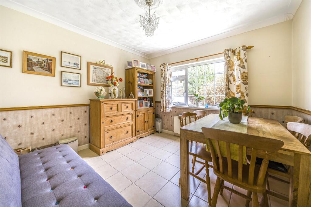 Dining/Bedroom 4