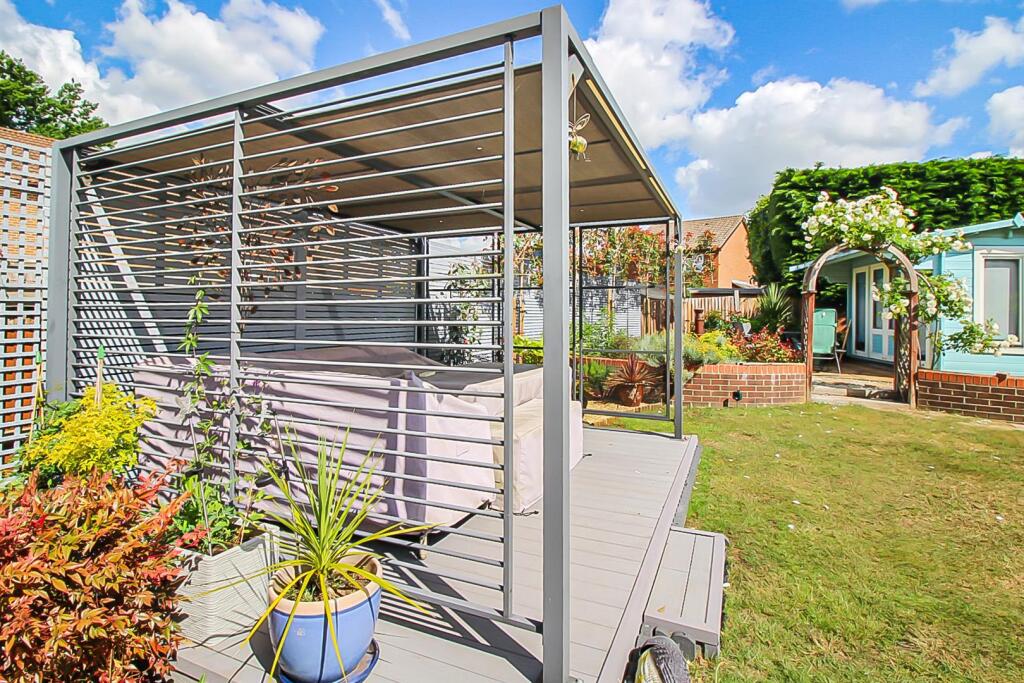 8 Topaz Grove, Waterlooville-Small-6.jpg