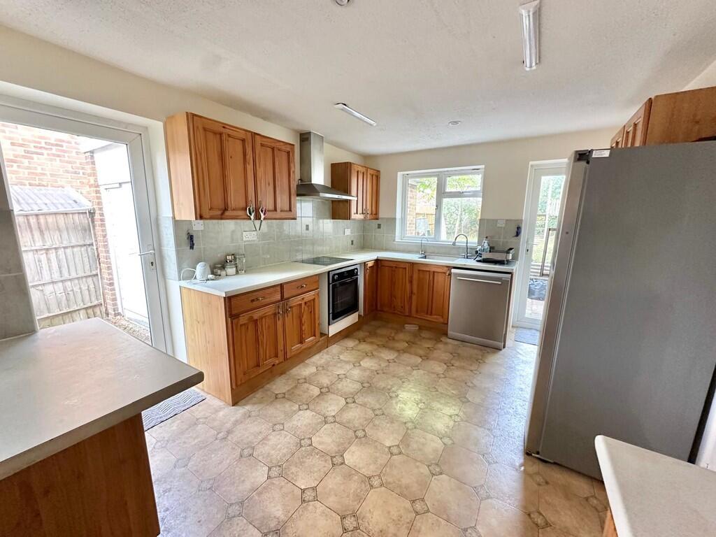 IMG-20251008-WA00...