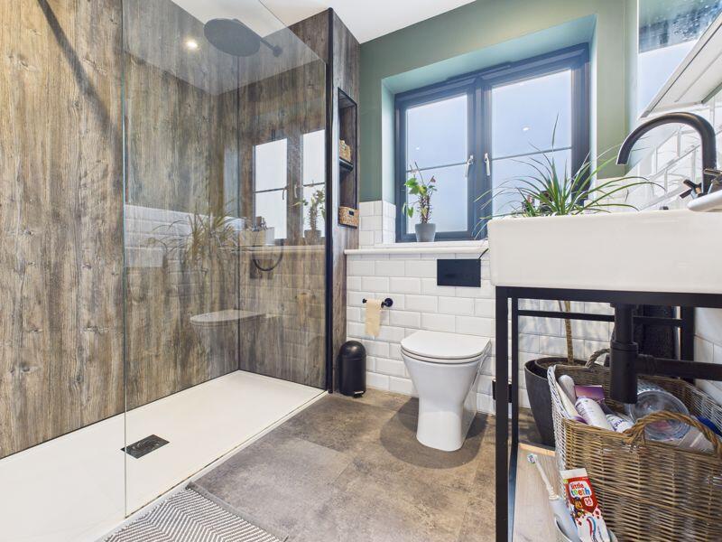 en-suite shower room
