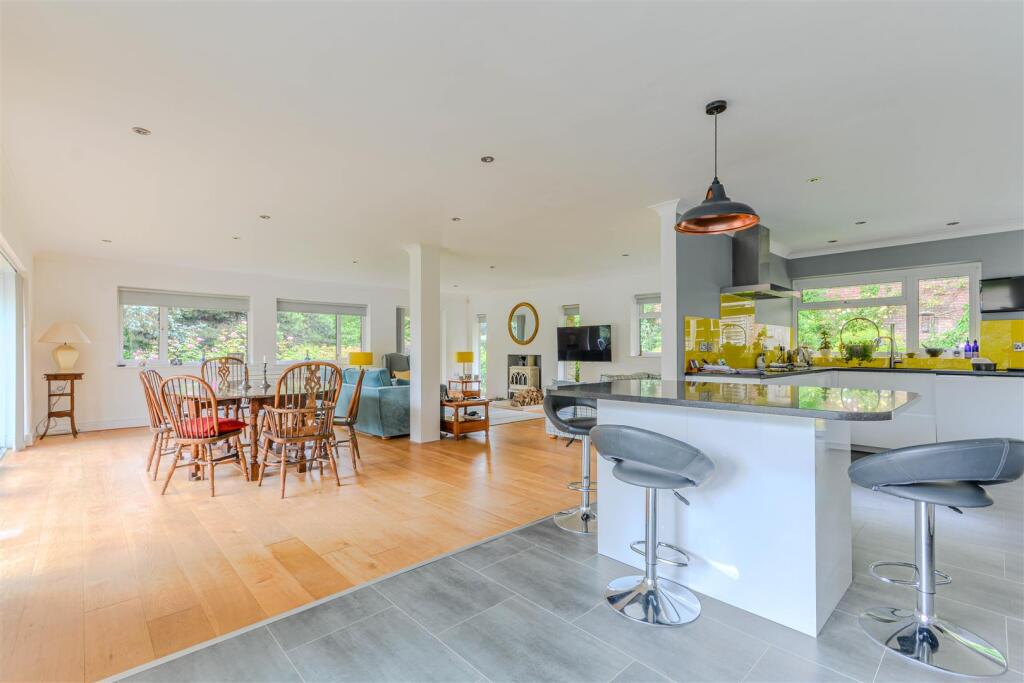 Open Plan Living/Kitchen Area
