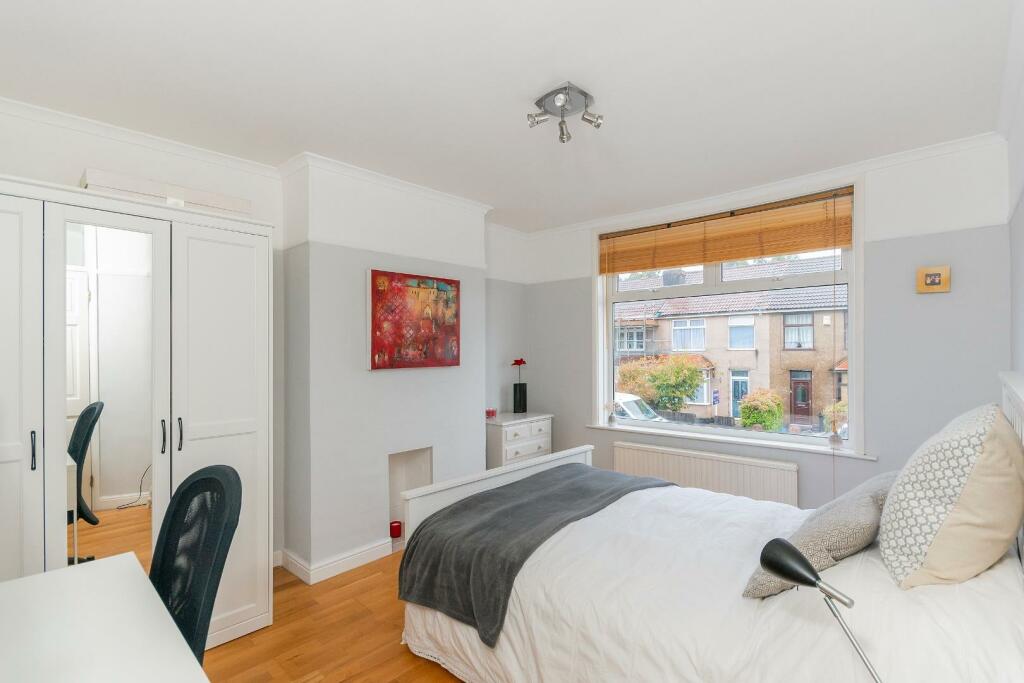 8T5RHD - Bedroom J.jpg