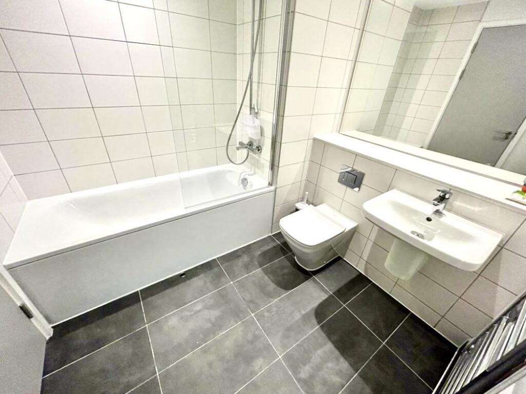 Jack &amp; Jill Bathroom