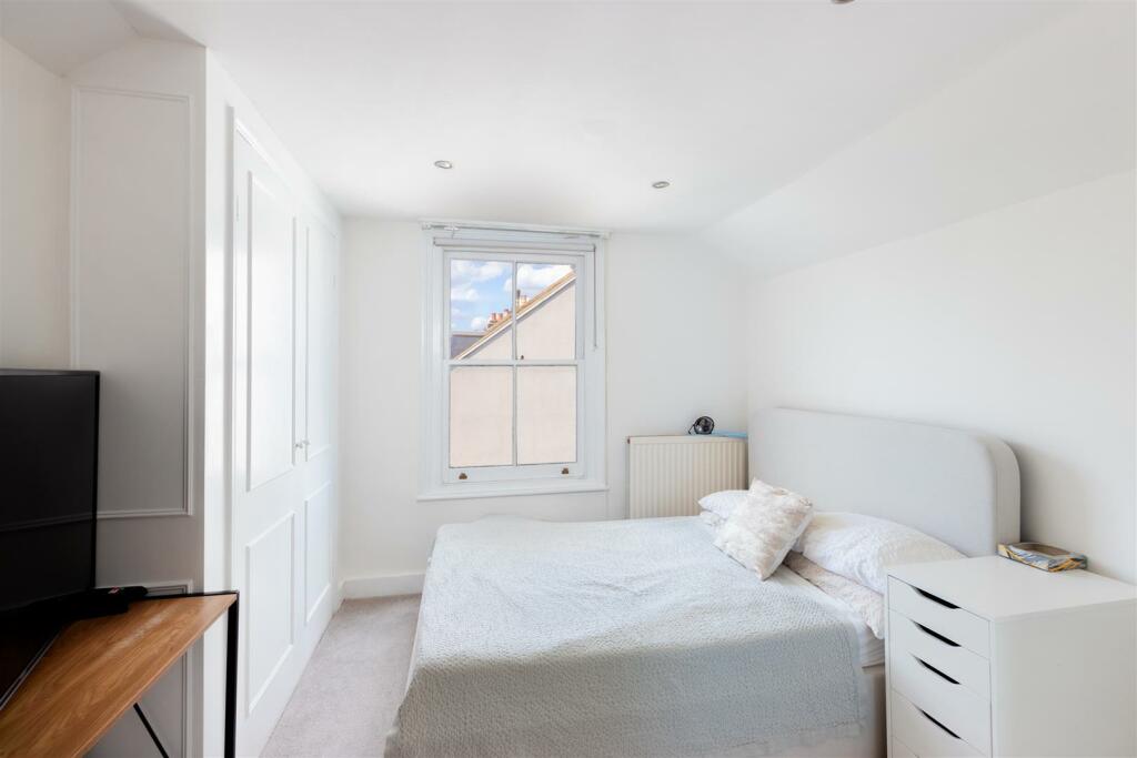 Clapham Common Northside 104, ph5.jpg