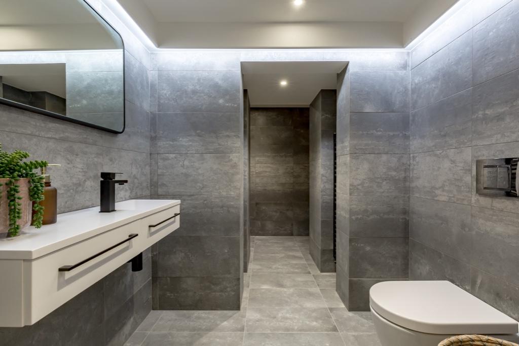 Main Bathroom