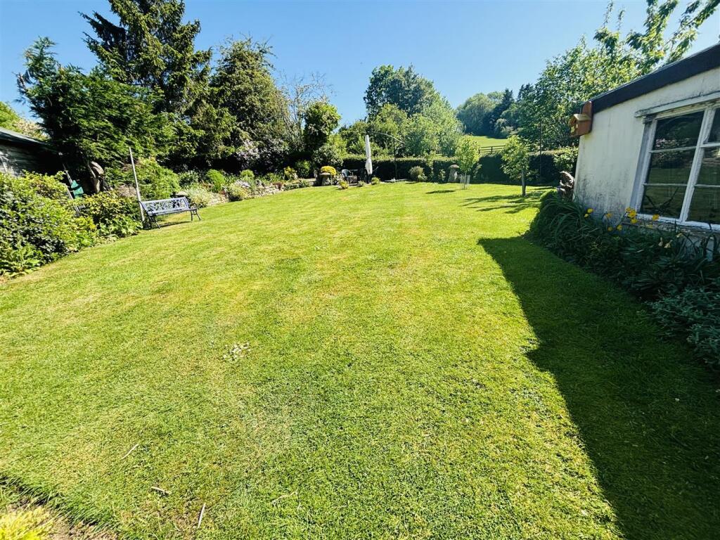 Byfield Garden......jpg