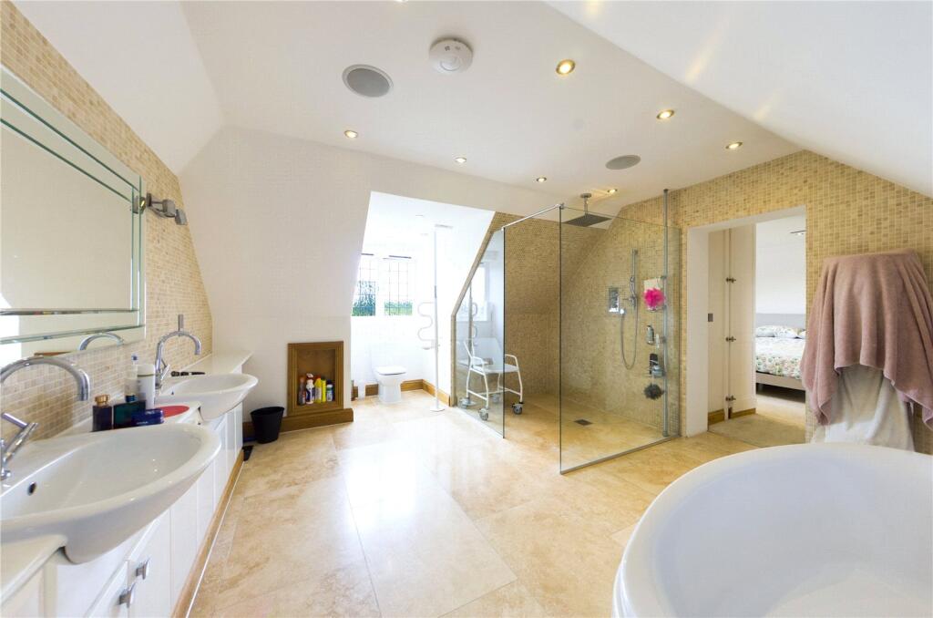 Master En-Suite