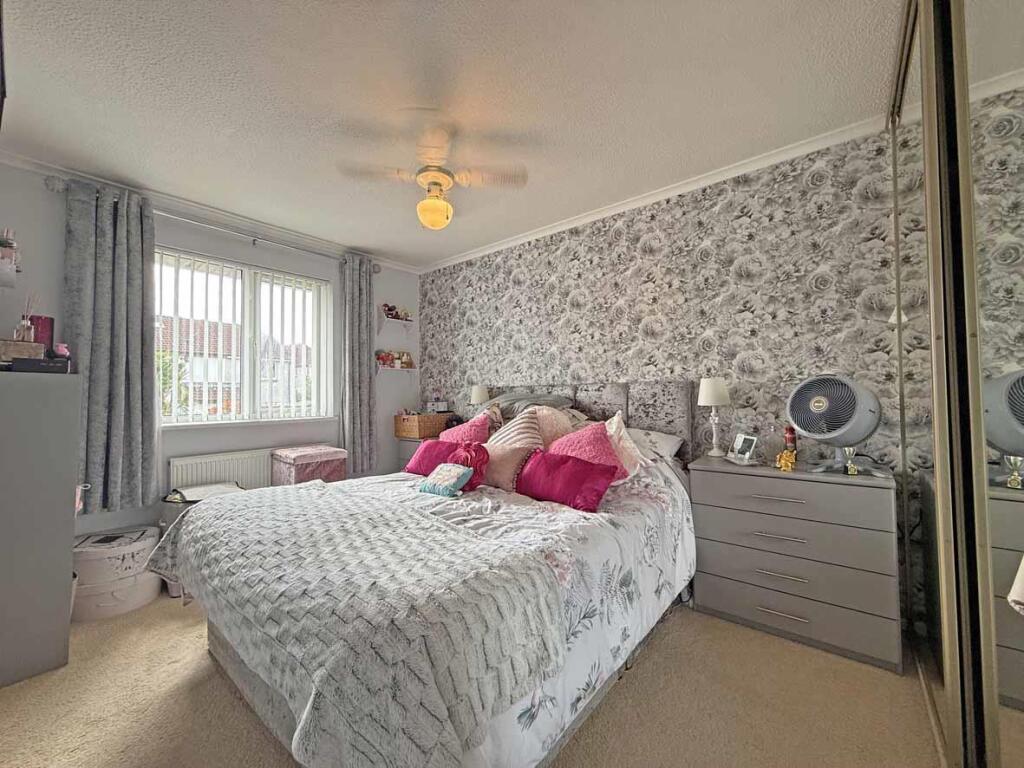 Battershall Close 9 - Bed 1.jpg