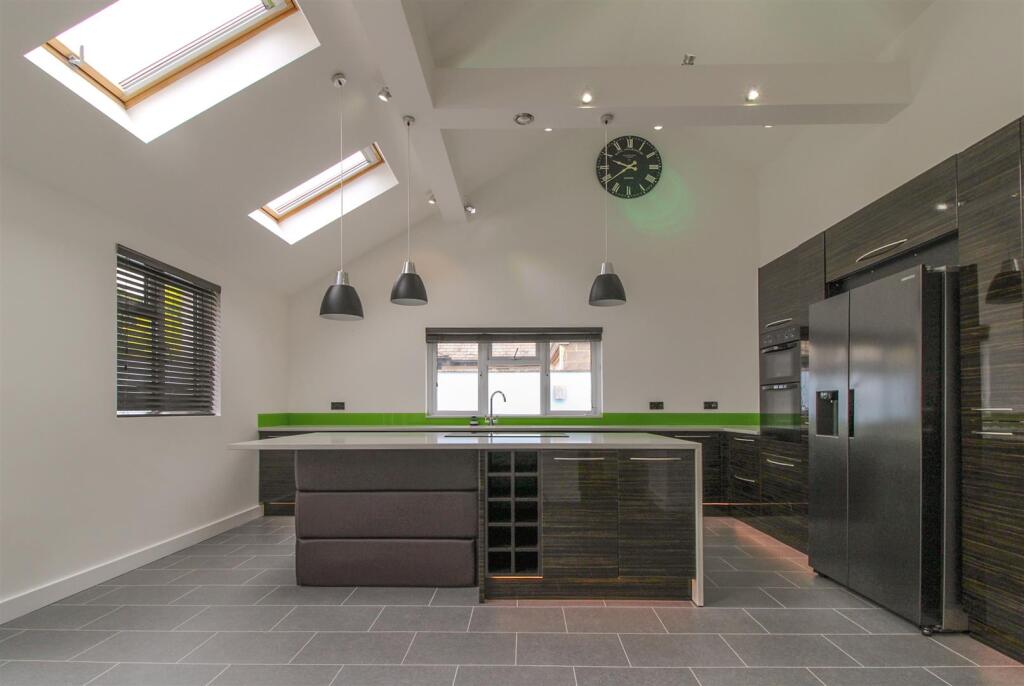 Kitchen 1.jpg