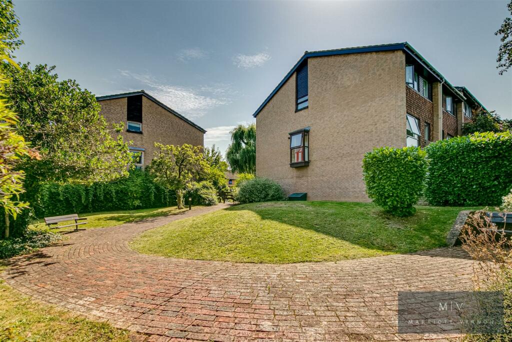 Anselm Close 4 MV-23.jpg