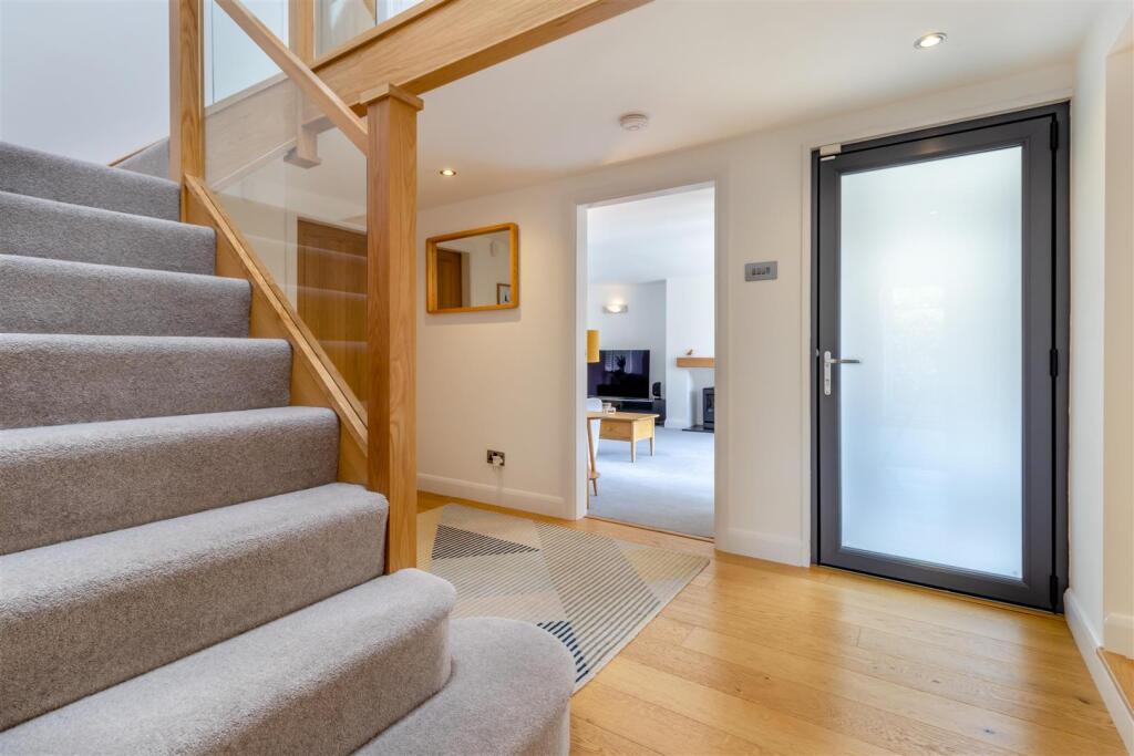 8604544-interior21.jpg