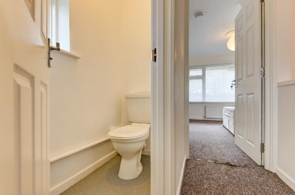 19 Canfield Close Toilet