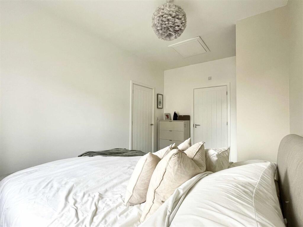 bed1.jpg