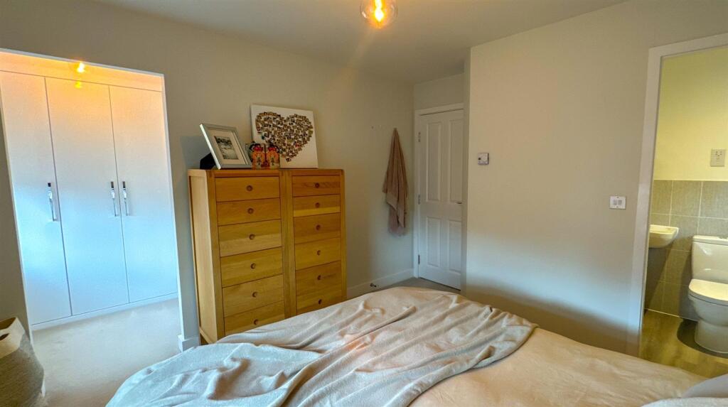 Russett Avenue - Image 11.jpg